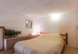 Studio mezzanine 35m², 6 pers, proche pistes et commerces, balcon, ascenseur, casier à skis - FR-1-275-143