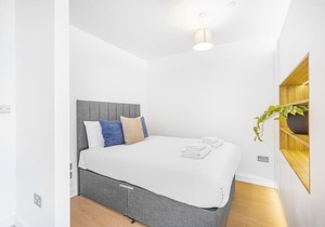 Studio with Balcony in Hill House