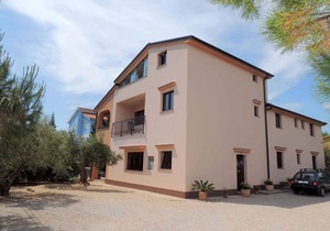 Studio with internet access