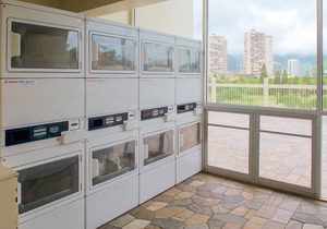 Studio with views of Diamond Head, private lanai, pool & hot tub