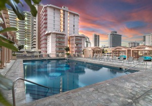 Studio with views of Diamond Head, private lanai, pool & hot tub