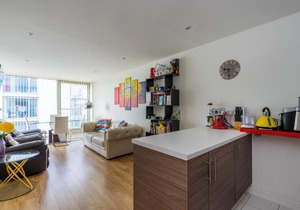 Stunning 2BR Home In Tottenham Hale w/Balcony