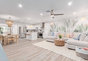 Stunning Backyard -Mini Golf & Heated Pool! 5 Mins to Old Town Scottsdale!