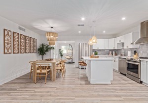 Stunning Backyard -Mini Golf & Heated Pool! 5 Mins to Old Town Scottsdale!