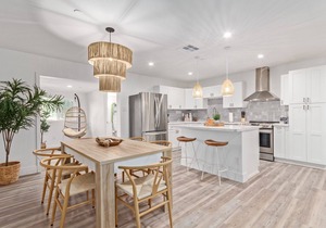 Stunning Backyard -Mini Golf & Heated Pool! 5 Mins to Old Town Scottsdale!