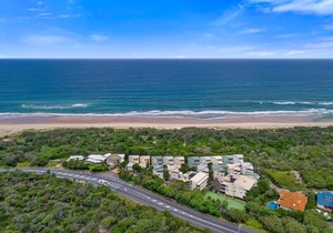 Stunning Beach Front Villa At Castaway Cove