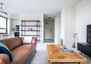 Stunning Lakeview 1BR w/Rooftop Pool, near Wrigley Field, by Blueground