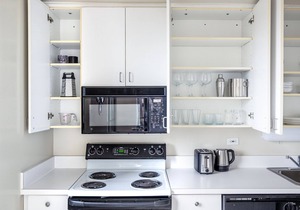 Stunning Lakeview 1BR w/Rooftop Pool, near Wrigley Field, by Blueground