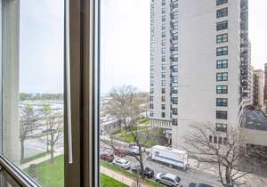 Stunning Lakeview 1BR w/Rooftop Pool, near Wrigley Field, by Blueground