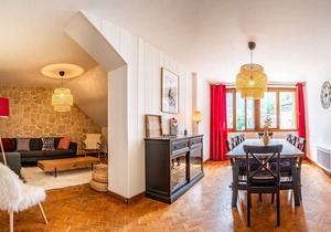 Stunning renovated apt center, 7-10 people, pets allowed