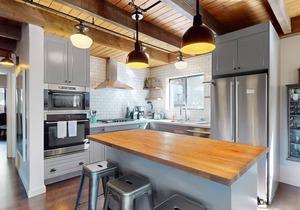 Stunning renovated chalet for monthly summer/ski lease - near Heavenly