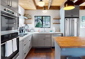 Stunning renovated chalet for monthly summer/ski lease - near Heavenly