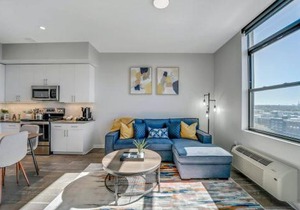 Stylish 1br Unit. Parking. Easy Ride to NYC