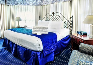 Stylish 2BR w/ Free WiFi, Resort Pool, Mini-Golf & 4 Miles to Notre Dame