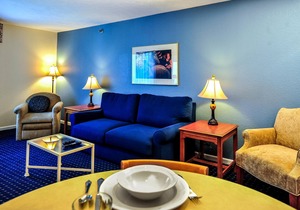 Stylish 2BR w/ Free WiFi, Resort Pool, Mini-Golf & 4 Miles to Notre Dame