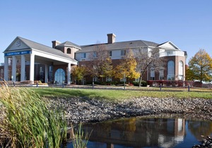 Stylish 2BR w/ Free WiFi, Resort Pool, Mini-Golf & 4 Miles to Notre Dame