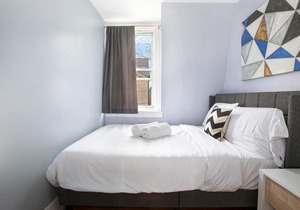 STYLISH 3BR/1BA DUPLEX- 15 MINS TO NYC!! SLEEPS 8!!