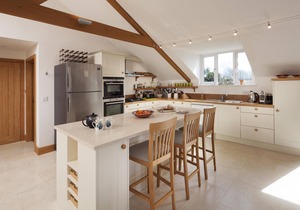 Stylish Family House in Rock, Close to Beach with Water Views & Outside Space