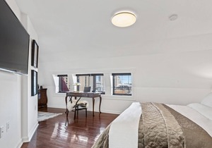 Stylish King Studio in Historic Mt. Vernon