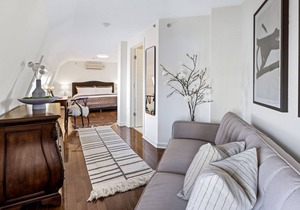 Stylish King Studio in Historic Mt. Vernon
