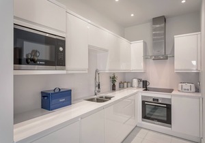 Stylish & Modern: Central Hitchin - with Parking
