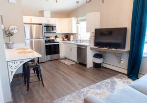 Suite 10 Downtown Palmer