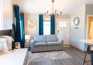 Suite 10 Downtown Palmer