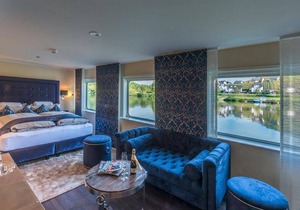 Suite, shower, toilet, river view