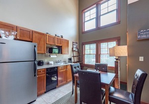 Suites at Silver Tree A308: Studio Style Suite with Loft, Free WIFI!