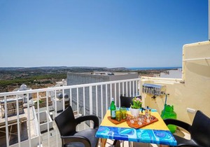 Summer Breeze Apartment with panoramic terrace - by Getawaysmalta