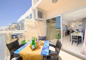 Summer Breeze Apartment with panoramic terrace - by Getawaysmalta