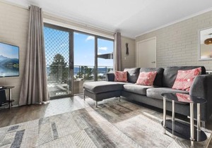 Summit 11 - Modern 3BR Apartment l Stunning Lake Views l WiFi l BBQ l Air-Con