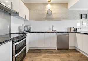 Summit 11 - Modern 3BR Apartment l Stunning Lake Views l WiFi l BBQ l Air-Con