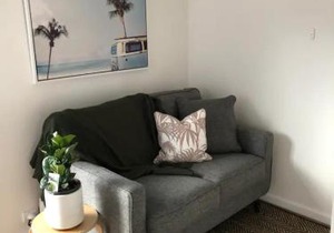 Sun-Drenched 1 Bed Studio Apartment In Newtown