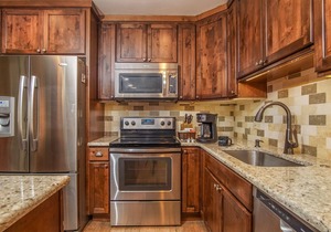 Sun Valley Family Getaway! #140-Hot Tub, Pool, Spa, 10 minute Walk to Town & Lifts