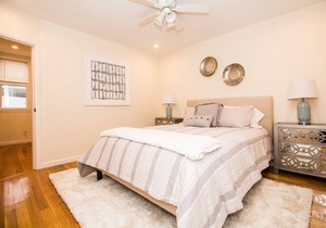 Sunny 2 bed plus den,steps to public transport,Longwood Medical hospitals,Boston