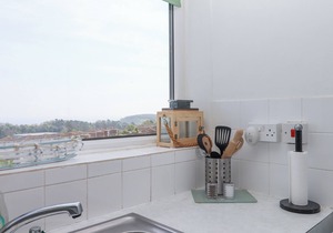 SUNNY BANK, family friendly, country holiday cottage in Babbacombe