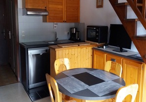 Sunny Duplex with Balcony, 6 Guests, Near Ski Resorts