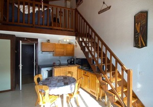 Sunny Duplex with Balcony, 6 Guests, Near Ski Resorts
