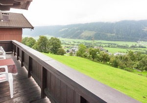 Sunny Hillside Apartment in Mittersill near Public Transport