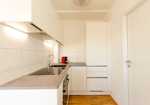 Sunny & Stylish | 5★ Location, ♛ King Bed, Balcony