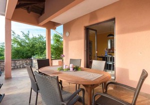 Sunset holiday home with pool and large, mature garden