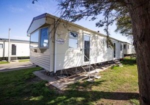 Superb 6 berth caravan at Valley Farm in Essex ref 46136V