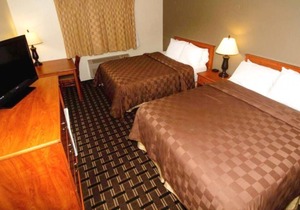 Superb Location, Affordable Stay! Pets Allowed, Pool, Near Staff House Museum!
