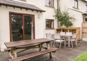 SWALLOWDALE, pet friendly, with open fire in Torver