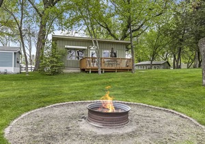 Swan Lake Resort & Campground - Lakeside Cabin #4