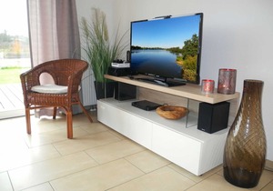 Tastefully decorated and fully equipped with garden on the lake