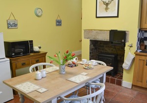Tastefully furnished, this holiday property lies just a short walk to Rothbury town centre.