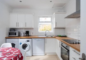 Thames River Apartment for 4 by GuestReady