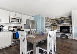 The 1A Escape | Ocean View Deck | Walk to Beach